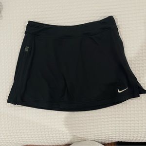 Black Nike tennis skirt